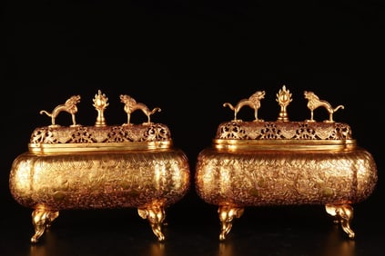 A Pair of Exquisite Gilt Bronze Lotus Pattern Four Legs Censers,With Beast Cover