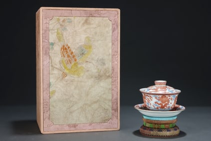 An Exquisite Blue and White Ruby red-Glazed Painted Gold Auspicious Cloud and Dragon Pattern Cover