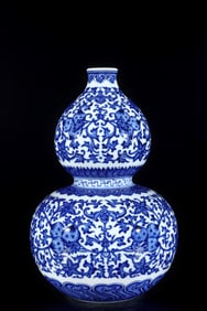 A Rare Blue and White Bats and Peach Pattern Gourd-Shaped Vase