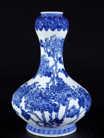 An Exquisite Blue and White Chrysanthemum Pattern Vase