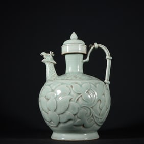 An Exquisite Yaozhou yao Carved Flower Pattern Ewer