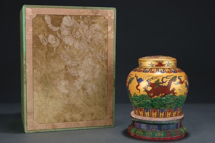 An Exquisite Wucai Seawater and Kylin Pattern Cover Jar