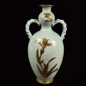 An Exquisite Ding yao Inlaid Gold Carved Flower Pattern Double-Ears Vase