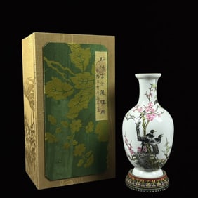 An Exquisite Famille-Rose Flower and Bird Pattern Vase,with poem