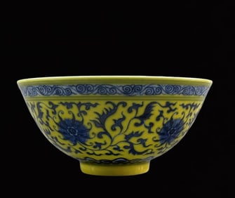 An Exquisite Yellow Ground Blue and White Lotus Pattern Bowl