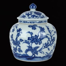 An Exquisite Blue and White Flower Pattern Jar,With Cover