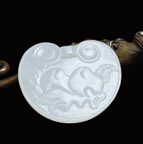 An Exquisite White Jade Peach Pattern Pendant