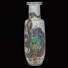 An Exquisite Wucai Dragon Pattern Vase
