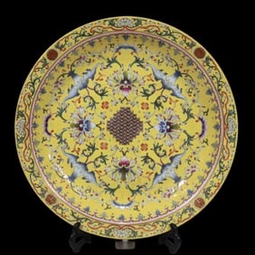 An Exquisite Yellow Ground Famille-Rose Lotus Pattern Plate