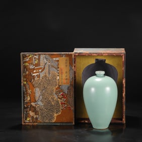 A Rare Longquan yao Celadon Glazed Vase
