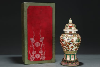 A Rare Red and Green Glazed Gold-Outlined Lotus, Cloud and Dragon Pattern Jar