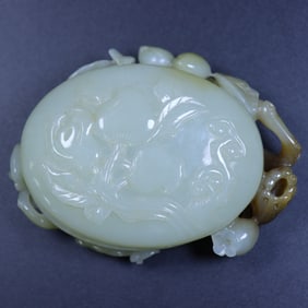 A Rare Hetian jade Powder Box