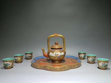 A Rare A Set of Enamel Coral Red Outline in Gold Figure Pattern Flower Pattern Tea Set?