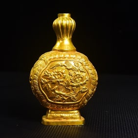 A Rare Gilt Bronze Carved Flower Pattern Vase