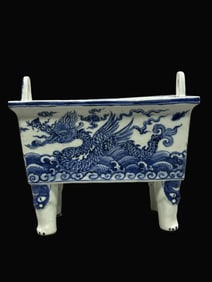 A Rare Blue and White Seawater and Dragon Pattern Tripod Vessel?