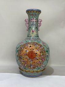 A Rare Green Ground Gold-outline Hollow Bat and Peach Pattern Vase