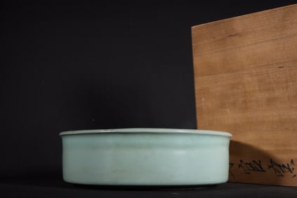 A Rare Guan yao Celadon Glazed Brush Washer?