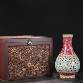 A Rare Enamel Hollow Flower Pattern Vase