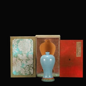 A Rare Ru yao Azure Glazed Ice Flake Pattern Silver Mouth Vase with an Imperial Poem by Emperor