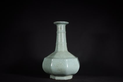 A Rare Guan yao Celadon Glazed Vase?