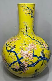 A Rare Yellow Glazed Flower and Bird Patterns Vase