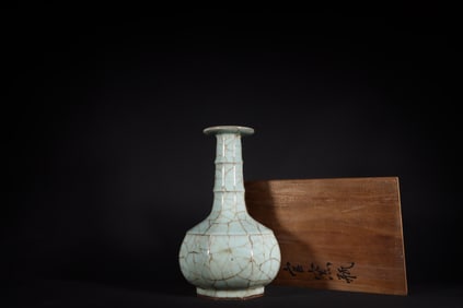 A Rare Guan yao Celadon Glazed Vase?