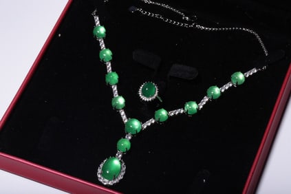 A Rare A set of Chalcedony Necklace, Ring