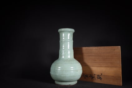 A Rare Guan yao Celadon Glazed Vase?