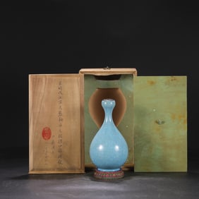 A Rare Ru yao Azure Glazed Ice Flake Pattern Silver Mouth Vase with an Imperial Poem by Emperor