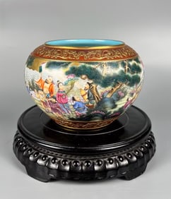 A Rare Enamel Outline in Gold Figure Pattern Brush Washer
