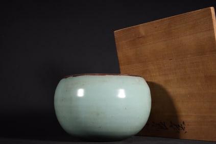A Rare Guan yao Celadon Glazed Brush Washer?