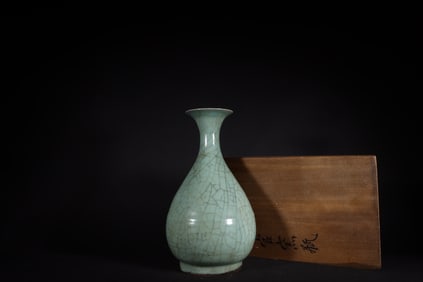 A Rare Guan yao Celadon Glazed Vase?