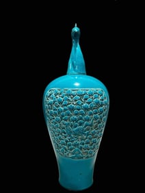 A Rare Peacock Green Glaze Kylin Pattern Phoenix-Head Vase