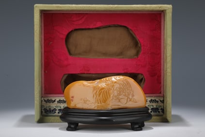 A Rare Shoushan Stone Tianhuang Carved Ornament