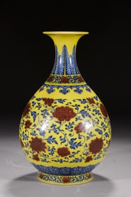 A Rare Blue and white underglaze-red yellow ground lotus pattern vase