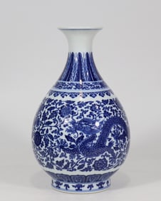 A Rare Blue and White Dragon Pattern and Flower Pattern Vase?