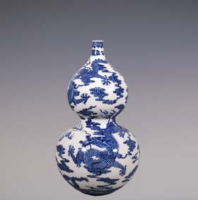 An Exquisite Blue and White Dragon Pattern Auspicious Cloud Pattern Seawater Pattern Gourd-Shaped