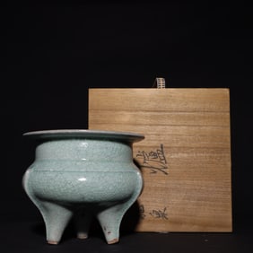 An Exquisite  Long quan yao Tripod Censer