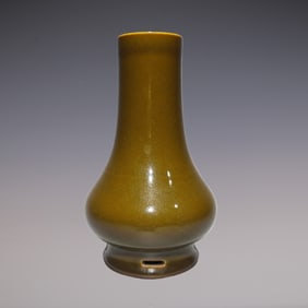 An Exquisite Teadust Glazed Vase
