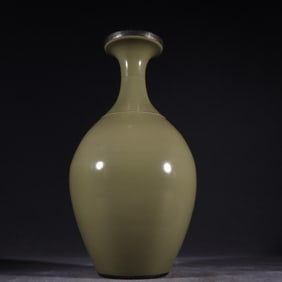 An Exquisite  Yue yao Lotus Pattern Vase