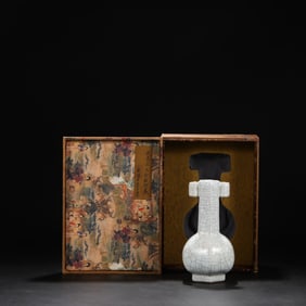 An Exquisite Guan yao Double-Ears Vase