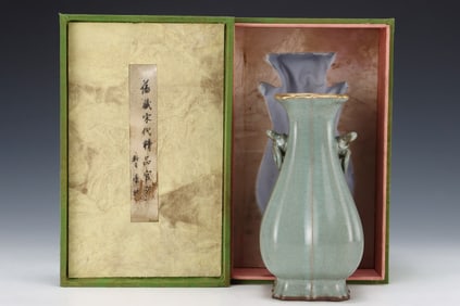 An Exquisite Ru yao Painted Gold Double-Ears Vase