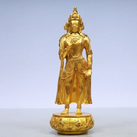 An Exquisite Gilt Bronze Statue of Avalokitesvara