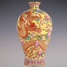 An Exquisite Enamel Painted Gold Flower and Fruit Pattern Dragon Pattern Vase