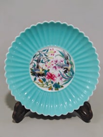 An Exquisite Famille-Rose Green Ground Flower and Bird Pattern Plate