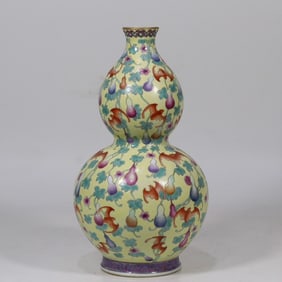 An Exquisite Famille-Rose Bats and Peach Pattern Gourd-Shaped Vase