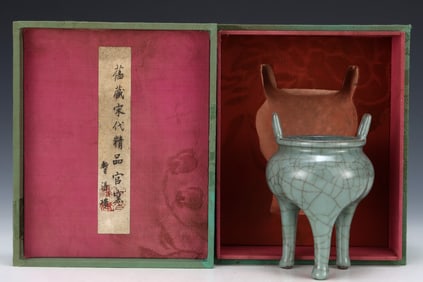 An Exquisite Guan yao Double-Ears and Tripod Censer