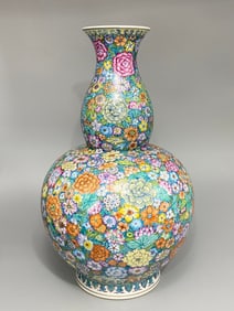 An Exquisite Doucai Flower Pattern Gourd-Shaped Vase
