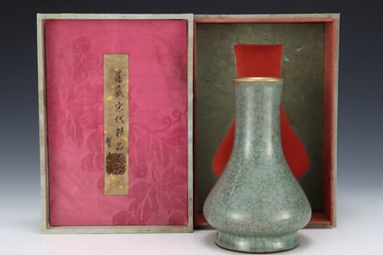 An Exquisite Guan yao Celadon Glazed Painted Gold Vase