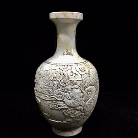 An Exquisite Sweet white glaze Dragon Pattern Vase